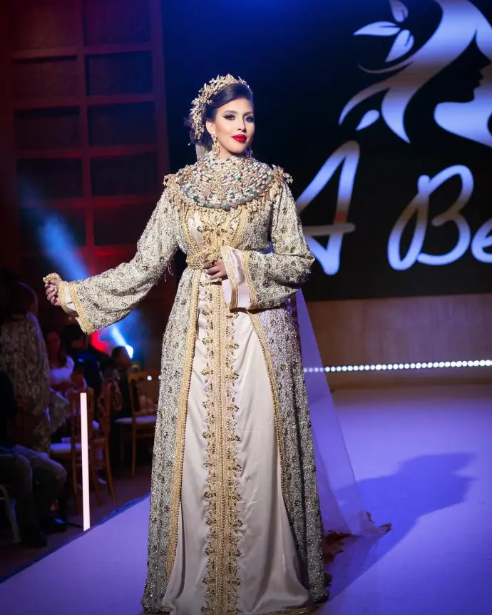 Caftan marocain avec broderies fines